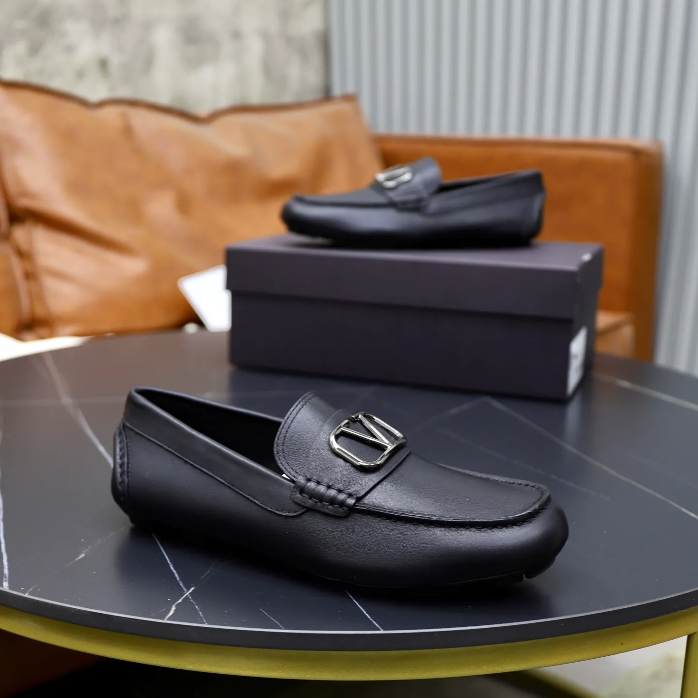 Men's shoes: 640💰VALENTINO, made of imported cowhide with imported water-dyed cow lining, iconic hardware and iconic wear-resistant outsole. 38-45 (customized at 45) VALENTINO packaging All orders enjoy the brand’s iconic product packaging